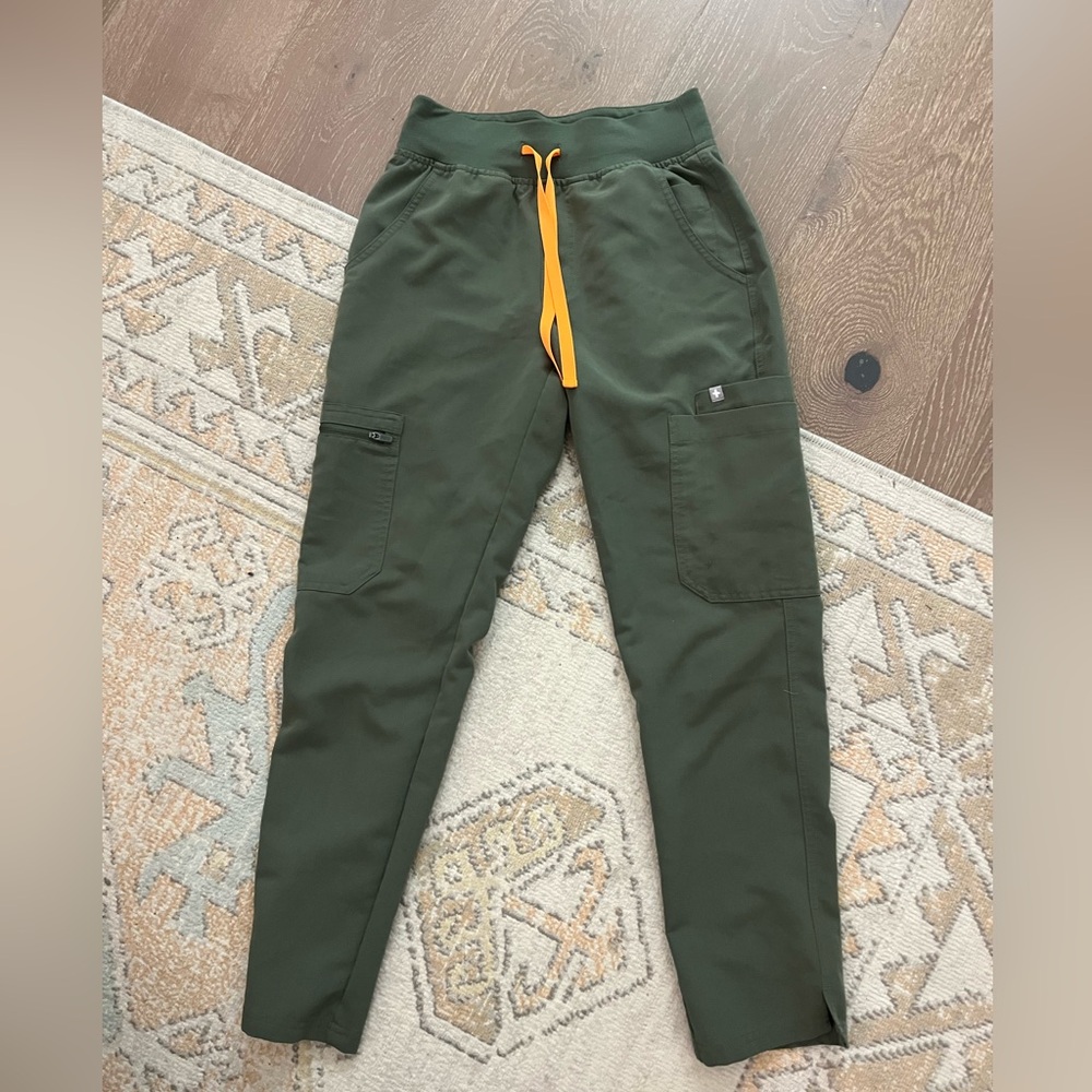 High Waisted Yola Skinny Scrub Pants Size Xsmall petite moss green